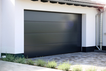 Faites le choix d'une porte de garage alu et PVC posée dans les règles de l'art par Entreprise Piron