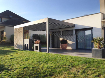 une pergola moderne posée près de Dinan