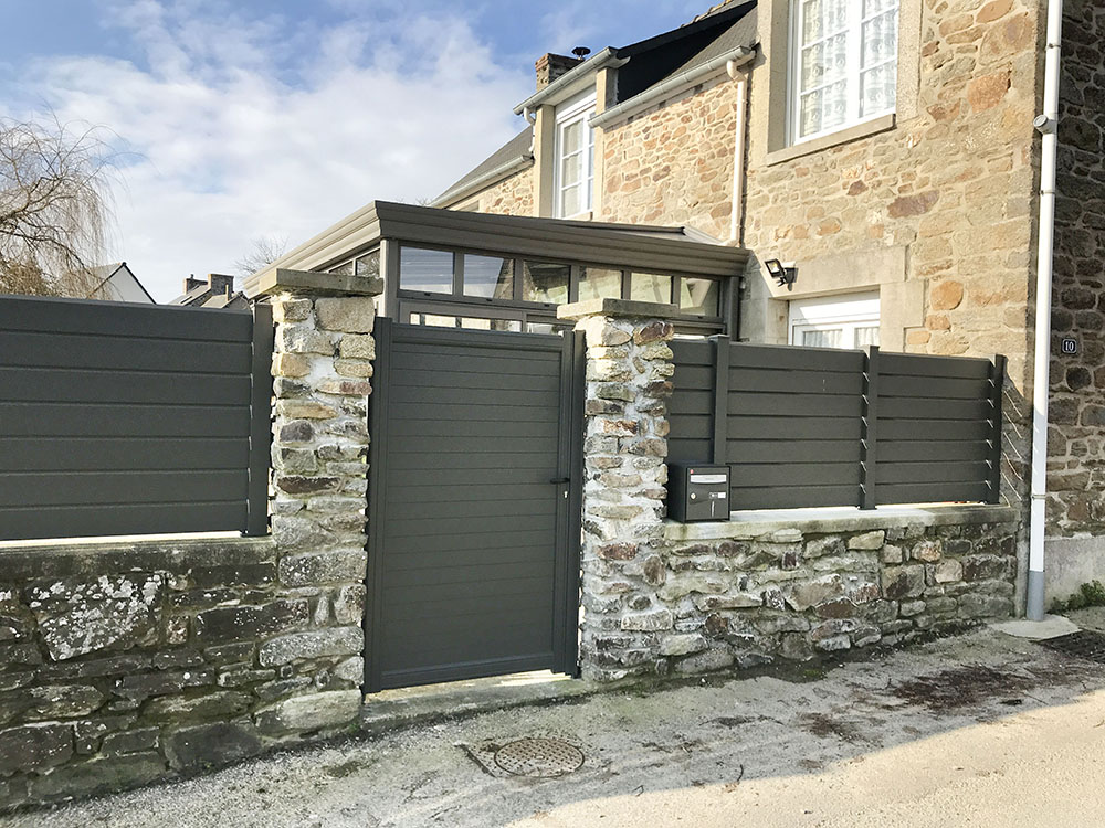 portillon et clôture brise-vue