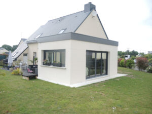 Extension de maison à toiture plate